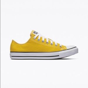 Yellow low top converse